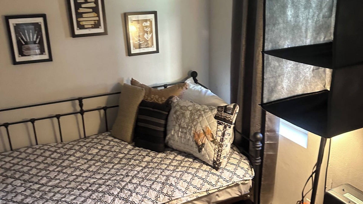 Frankford Bed & Breakfast | Charming 6-bedroom bed & breakfast in fabulous Philadelphia with WiFi