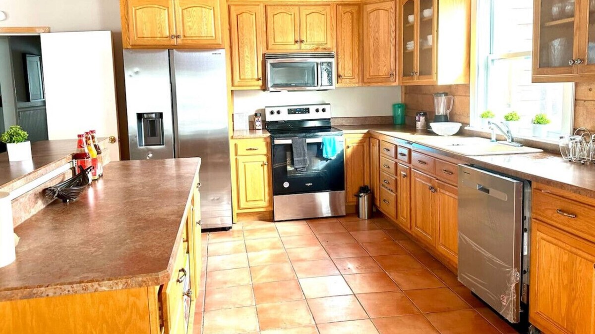 Warfordsburg Other | Charming 7-bedroom farm house