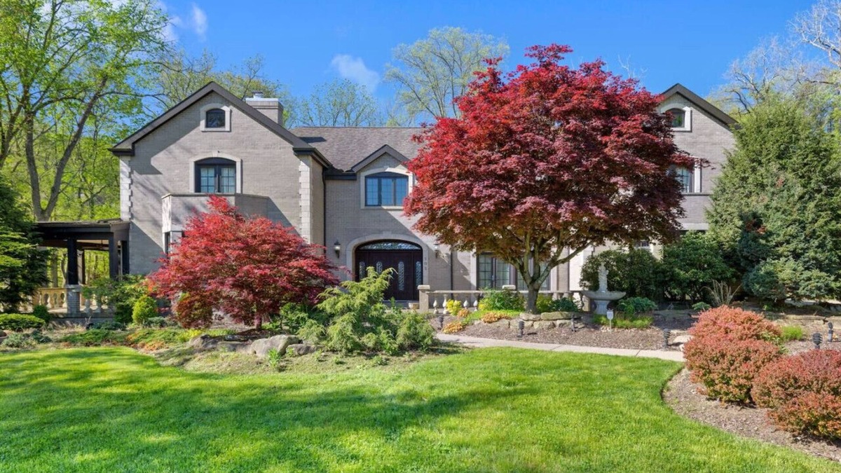 Canonsburg House | Charming 7bedroom retreat in a serene neighborhood