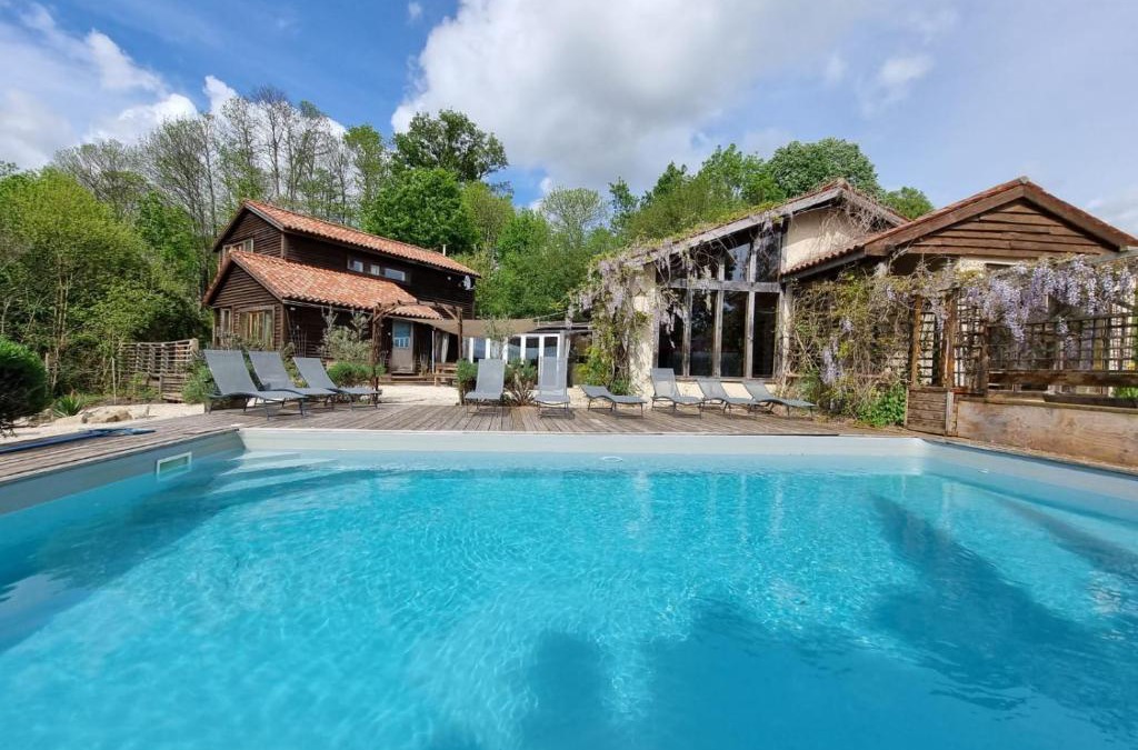Mervent Villa | Charming 8 bedroom house in the heart of MERVENT forest