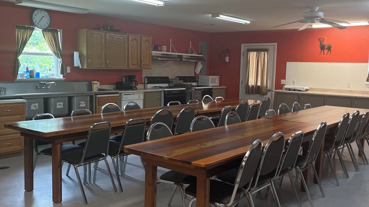 Michael Cabin | Charming 8-bedroom lodge with WiFi, AC in lovely Batchtown
