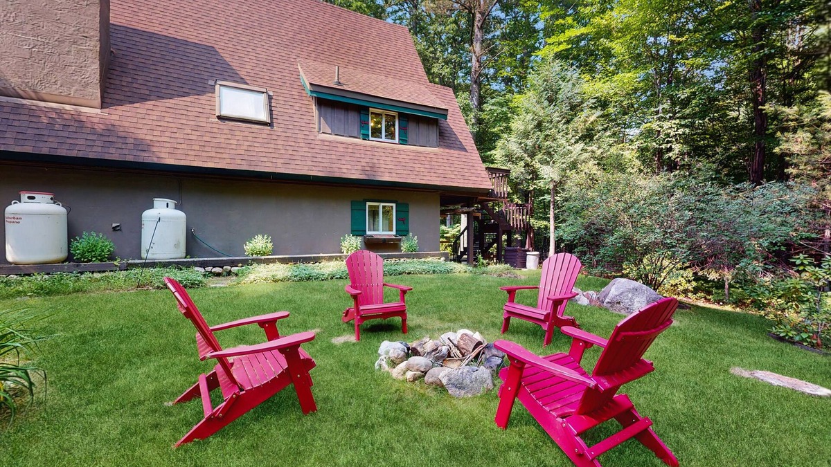 Jay Ski Chalet | Charming A frame with wood burning fireplace, wifi, close to lakes and slopes