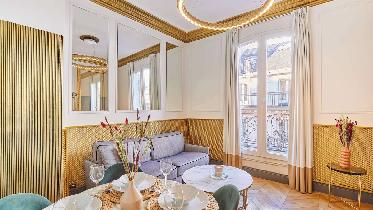 8th Arrondissement Apartment | Charming AC-apartment Avenue Montaigne/Arc de Triomphe