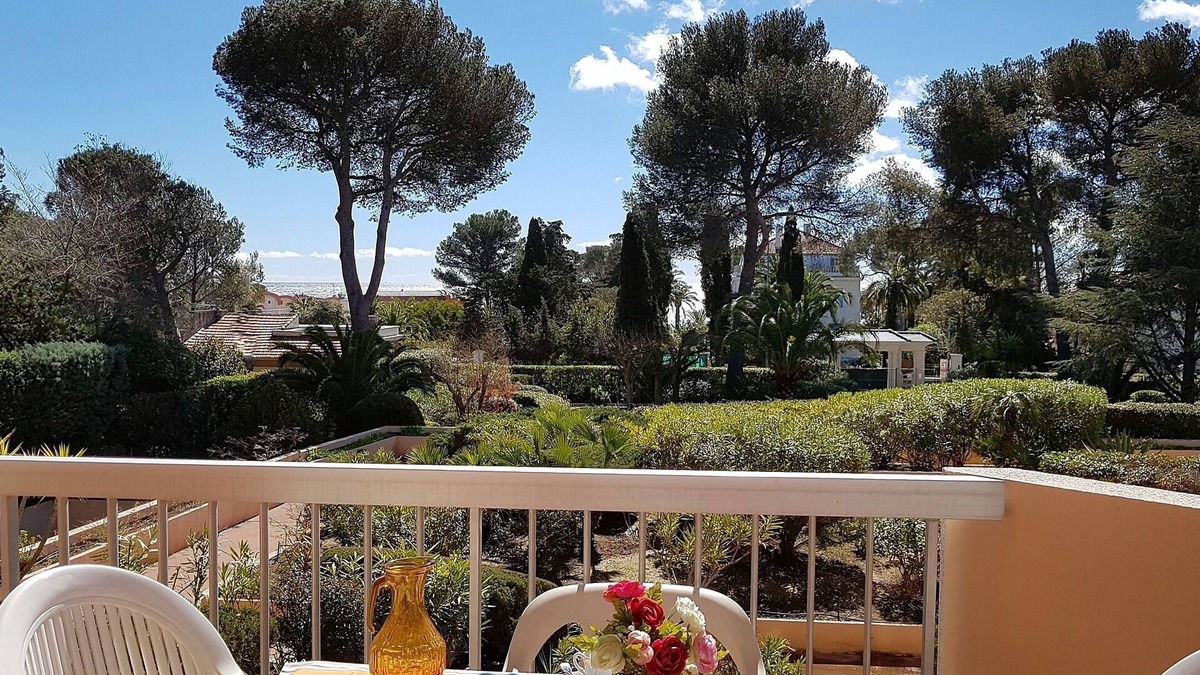 Boulouris-sur-Mer Apartment | Charming accommodation 3 * by the sea with sea view. Private park, elevatoring
