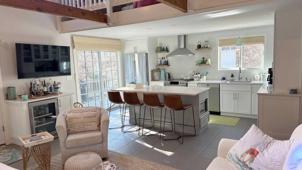 Katama House | Charming Air Conditioned Katama Home