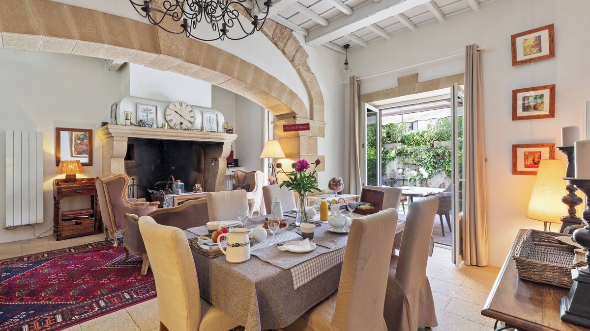 Valros House | CHARMING AIR-CONDITIONED RESIDENCE IN THE HEART OF A HISTORIC VILLAGE CLOSE TO THE SEA