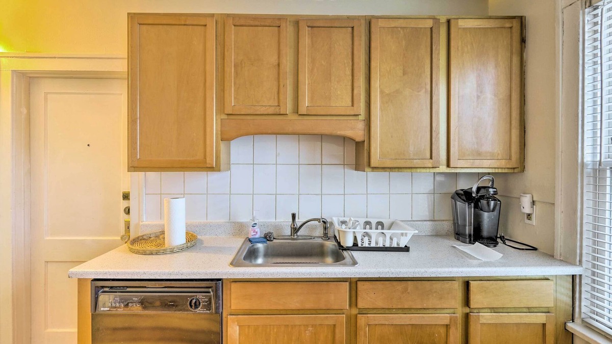 Melrose Cottage | Charming Albany Retreat ~ 3 Mi to Downtown!