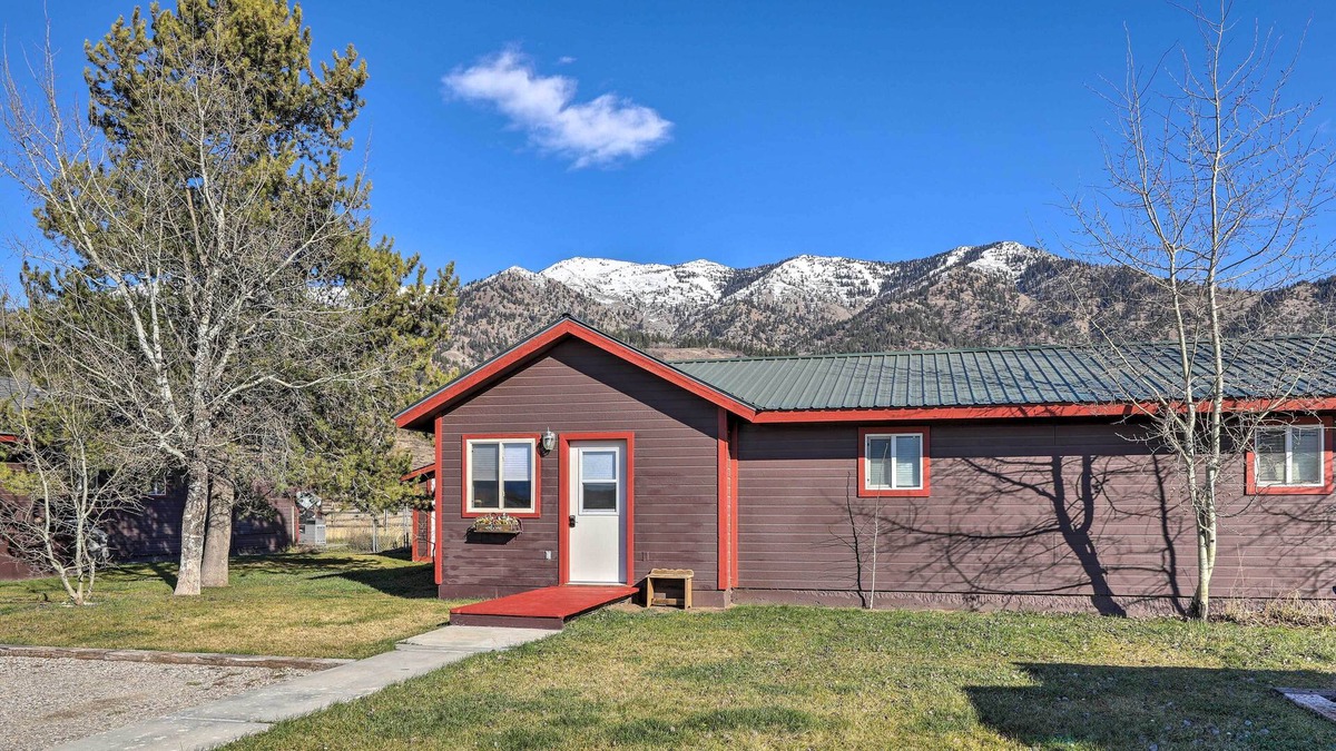 Alpine Northeast Apartment | Charming Alpine Apartment w/ Stunning Views!