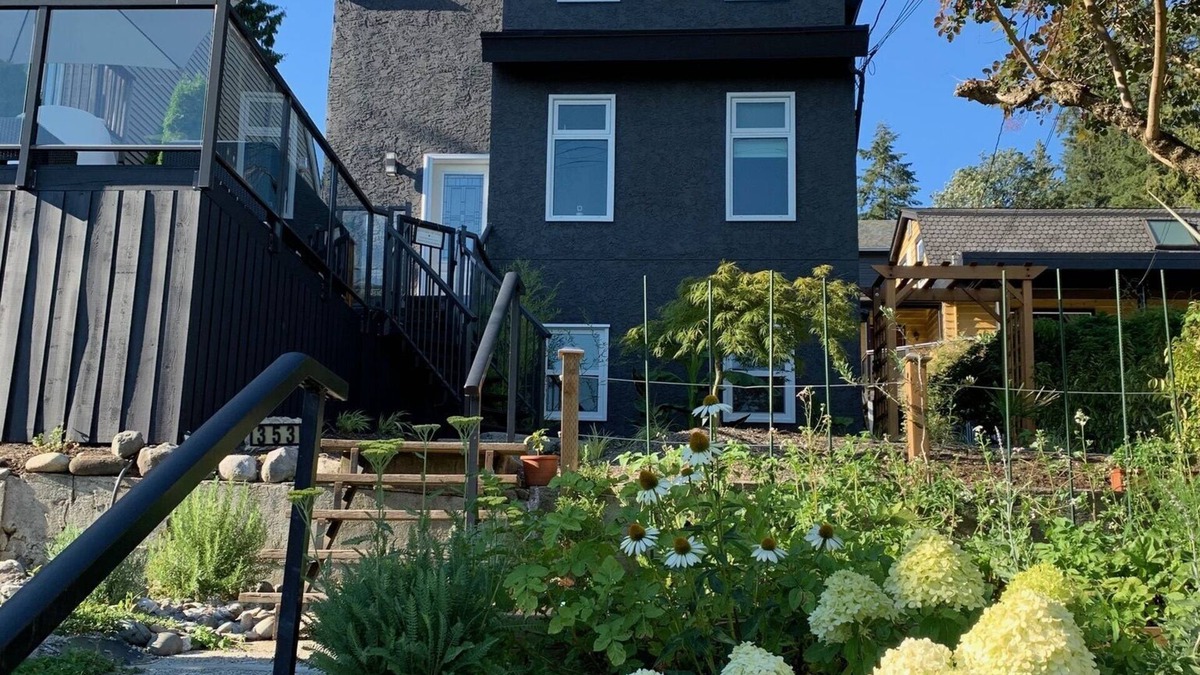 Port Moody House | Charming and bright 3 bed home. Walking distance to shops, trails and more!