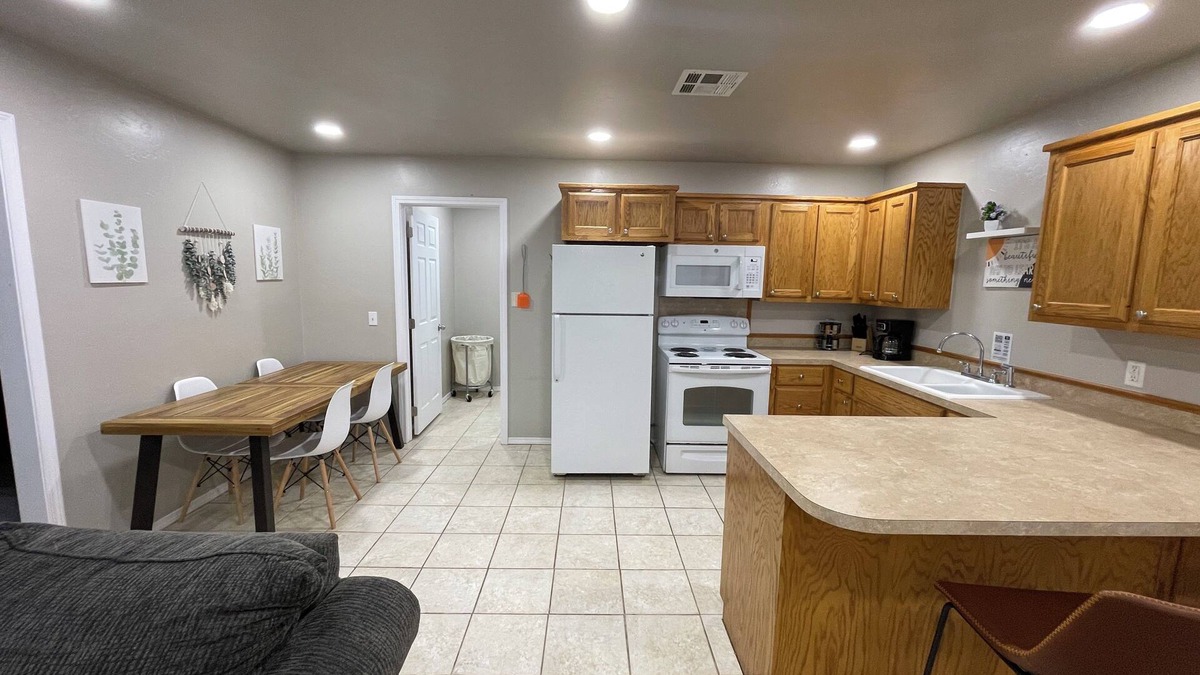 Ada Apartment | Charming and Clean- 2 Bedroom Duplex