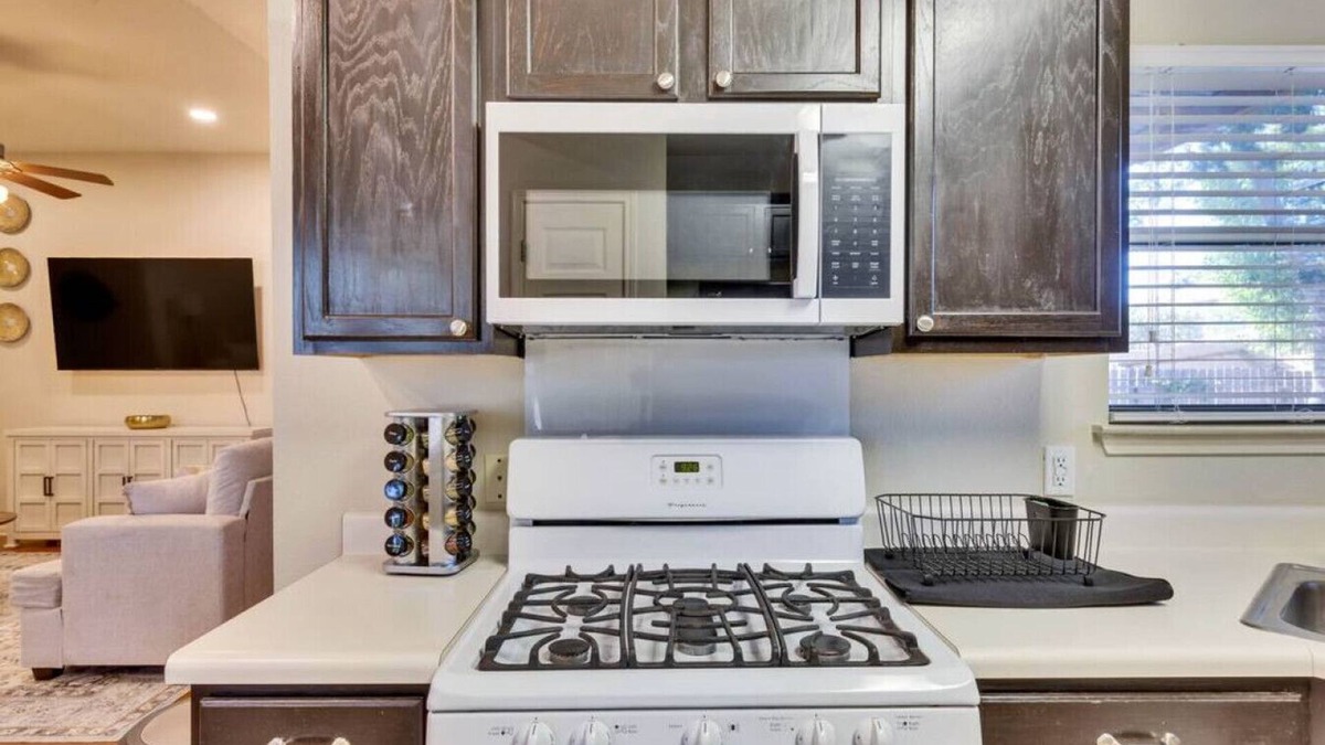 Kyle House | Charming and Comfort 3BR 2BA Retreat in Kyle
