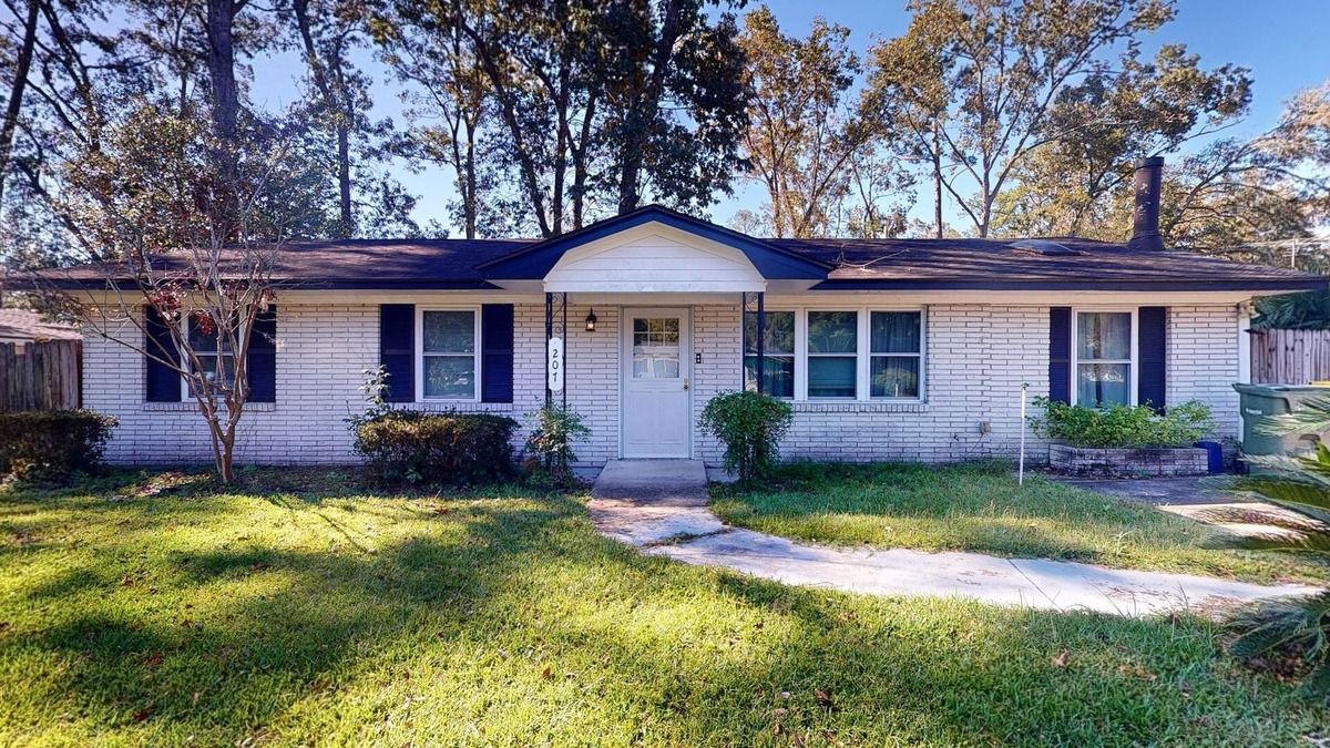Savannah House | Charming and comfortable ADA compliant home, centrally located