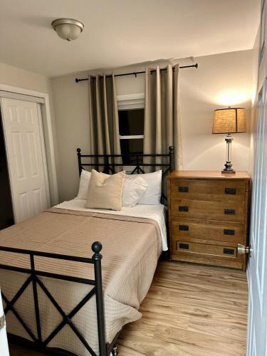 Forest Park Apartment | Charming and Convenient 2br 1ba apt - fully furnished and equipped - fast Internet