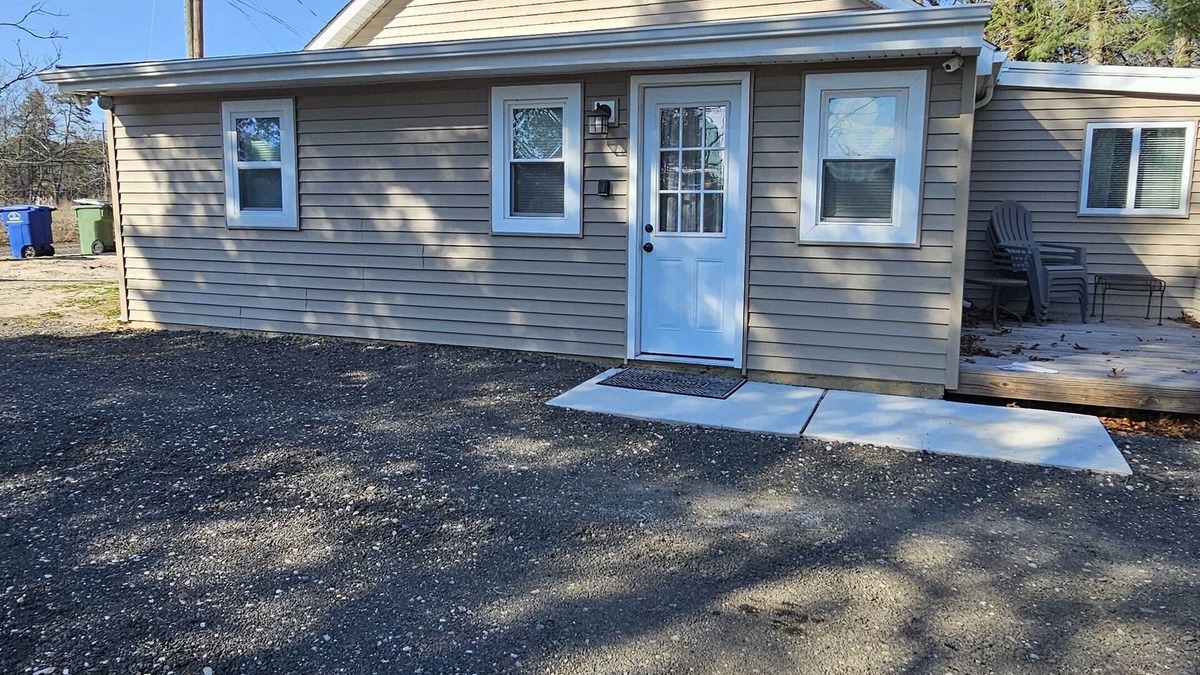 Marlton Apartment | Charming and cozy 2-bed home in Evesham with everything needed for your stay.