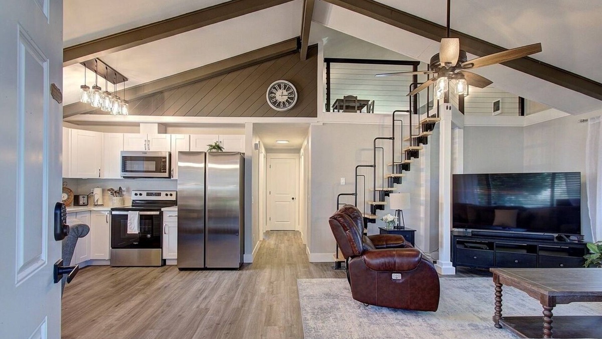 Seaview House | Charming and Cozy 2-bedroom house in Seaview, sleeps up to 5 people!