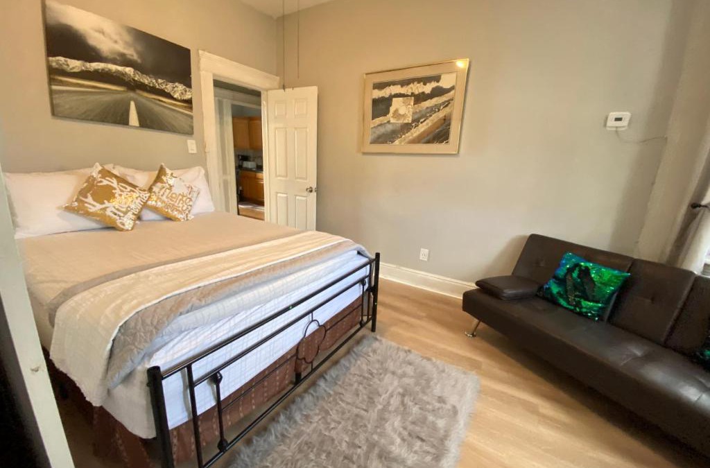 West New York Apartment | Charming and cozy apartment in New Jersey close to all the fun 10 minutes to NYC