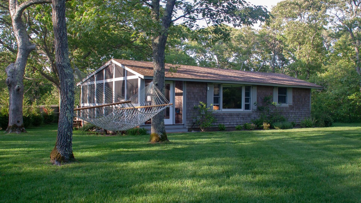 Edgartown Cottage | Charming and cozy Chappy cottage - best of indoor and outdoor beach living!
