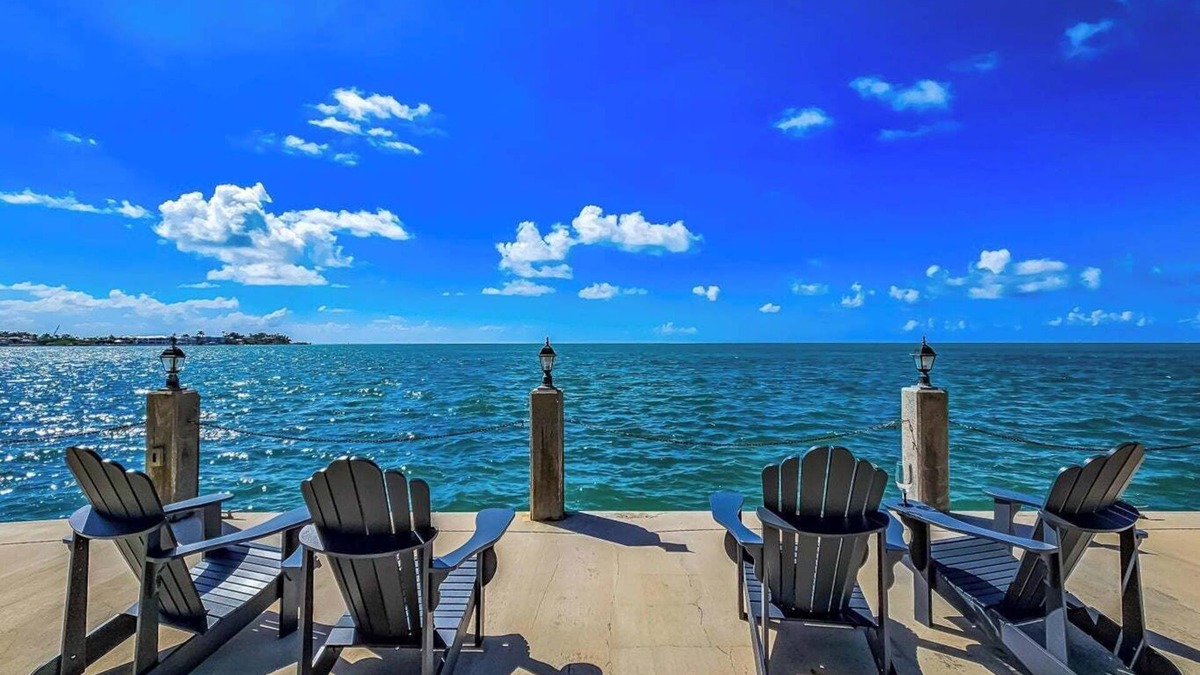 Marathon Cottage | Charming and cozy Oceanfront 1 bedroom cottage in superb Marathon, with WiFi, AC