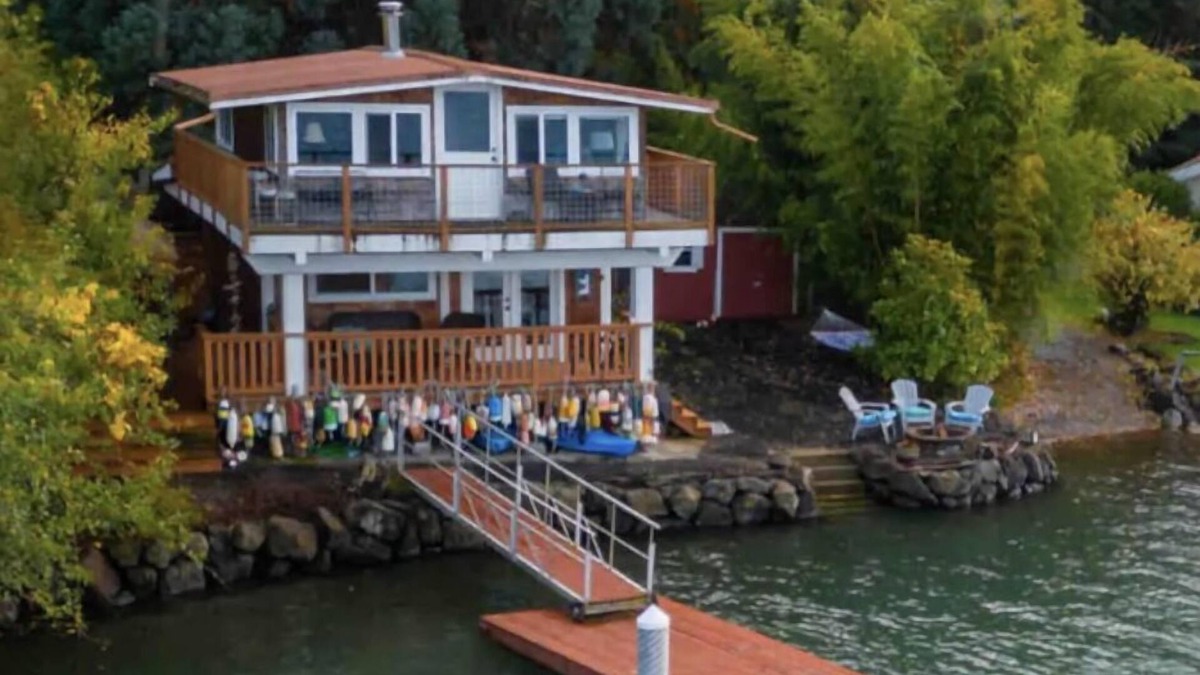 West Hills Cottage | Charming and Cozy Waterfront Cabin With Hot Tub