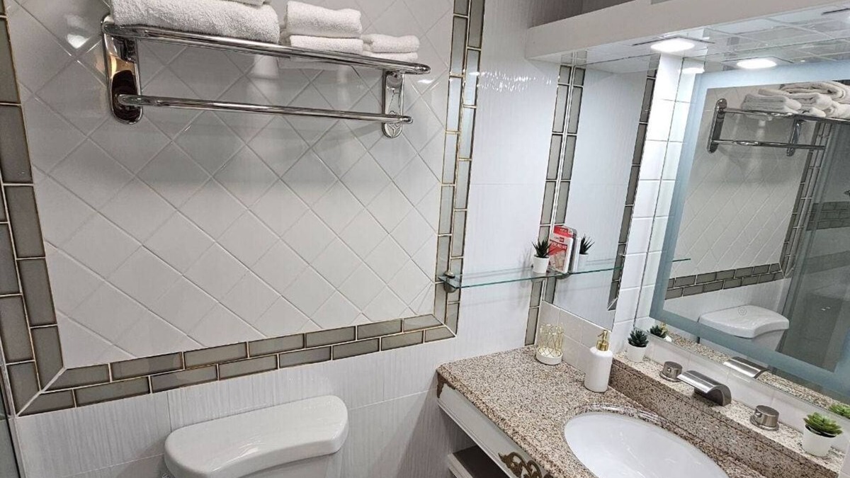Reading House | Charming and enchanting apartment in uptown Reading with a mountain view.