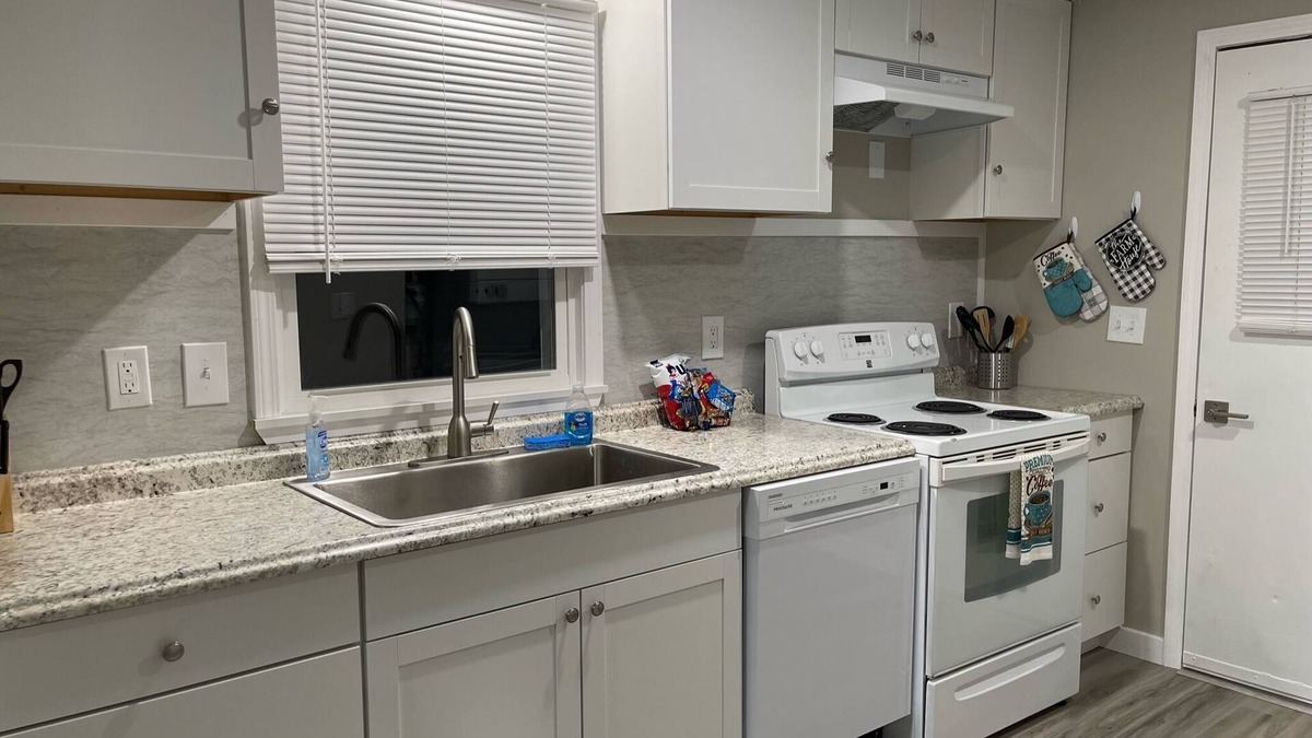 Buena Vista House | Charming and modern 3 bedroom home close to nature, walking and biking trails