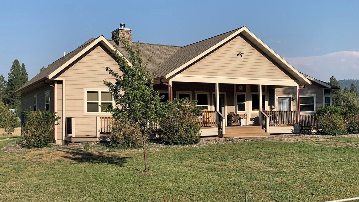 Grantsdale House | Charming and private 3-bedroom house on Camas Creek South of Hamilton