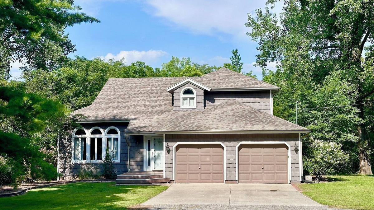 Johnston House | Charming and Private 3-bedroom house by Saylorville Lake, North of Johnston