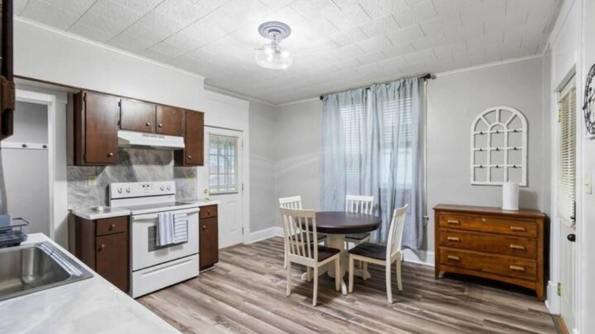 Martins Ferry House | Charming and quaint updated home