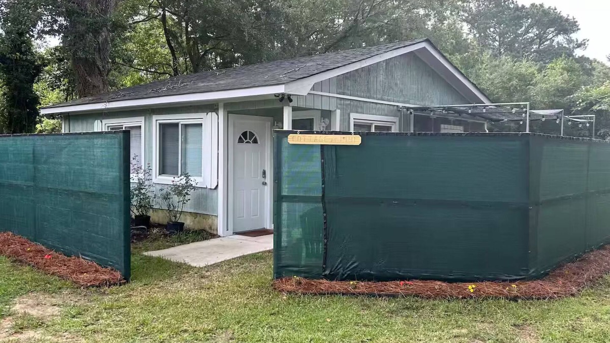 Charleston Cottage | Charming and quaint 2-bedroom Cottage between Downtown and Folly Beach