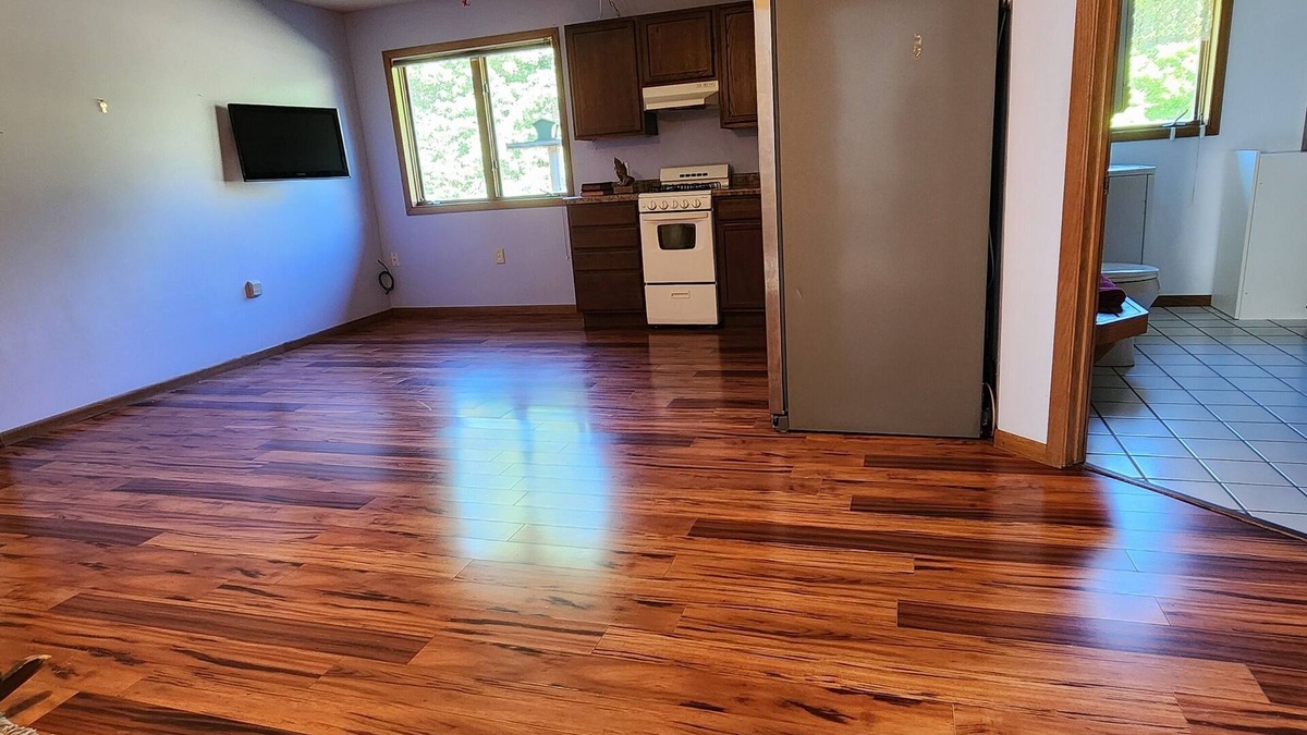 Colfax Apartment | Charming and Quiet 1-bedroom apartment in Elk Mound with AC, WiFi
