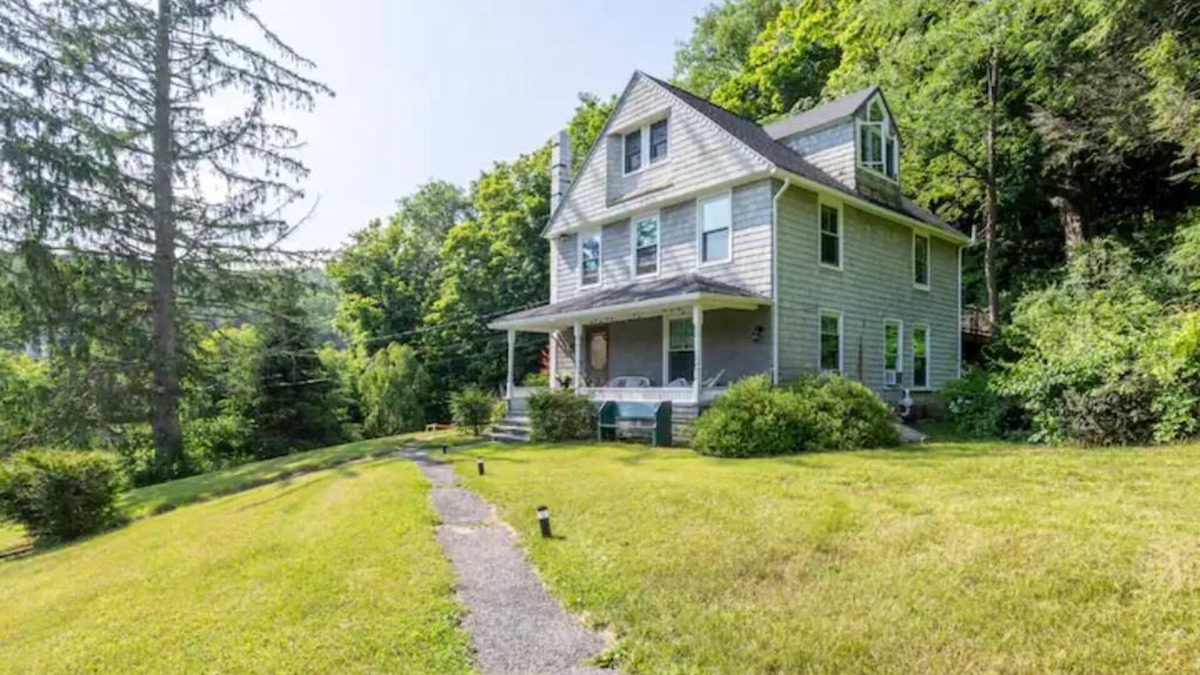 West Cornwall House | Charming and Relaxing 4br Farmhouse for Group Getaway