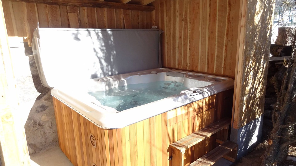 Les Sagnieres Cottage | Charming and relaxing cottage with private jacuzzi