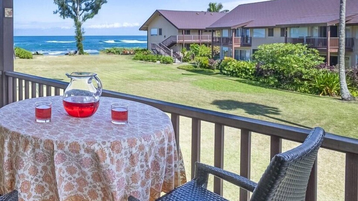 Wainiha Condo | Charming and Romantic Beachfront Escape with Excellent Onsite Amenities