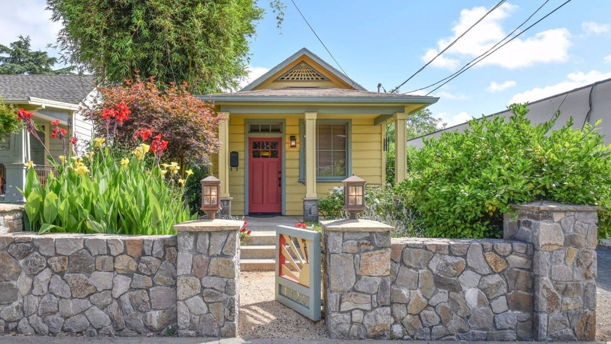 St. Helena Cottage | Charming and Romantic Historic Saint Helena Cottage