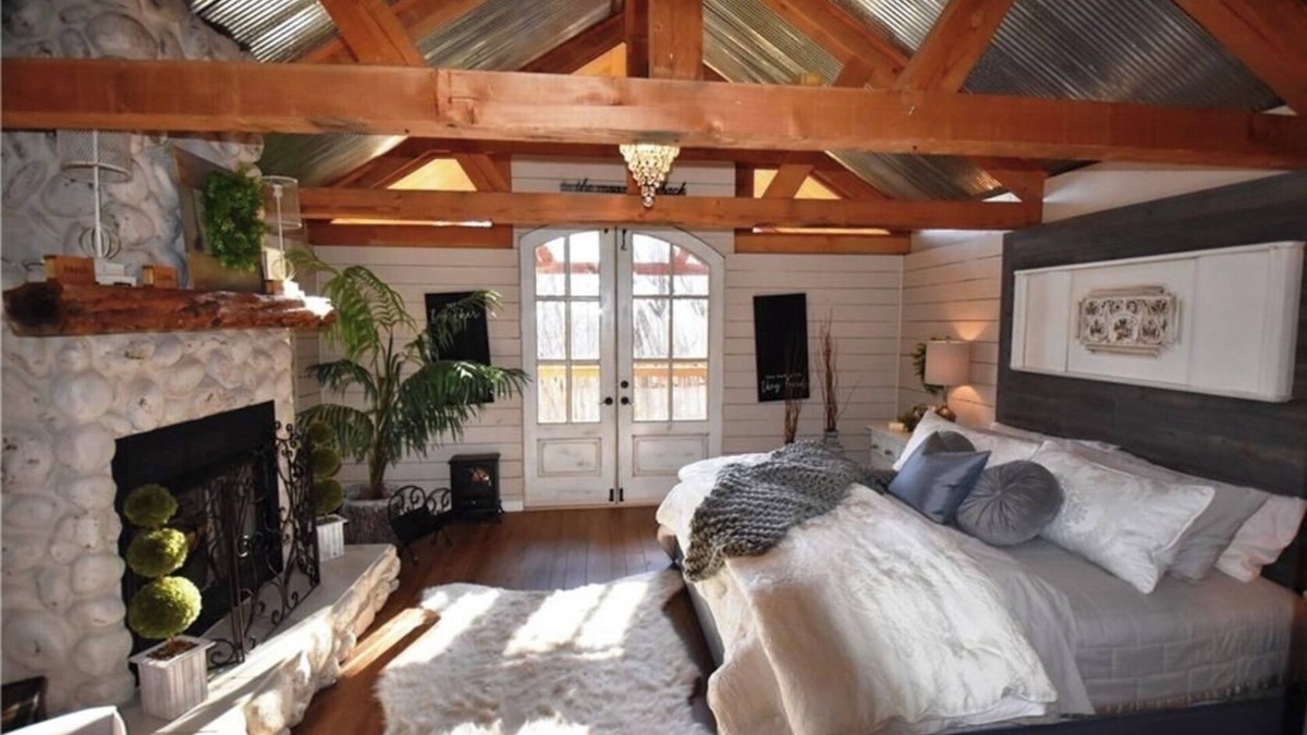 Eureka Springs Cabin | Charming and Secluded Mountain Cabin for Couples near Eureka Springs