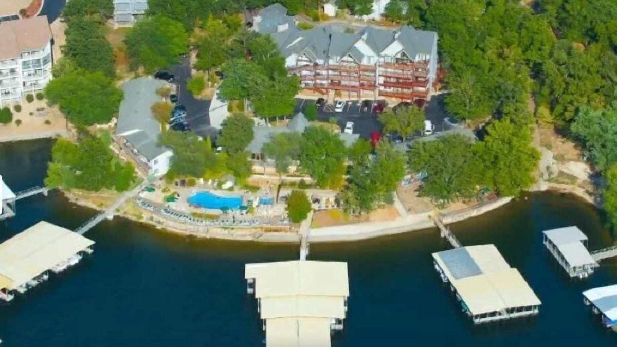Osage Beach Villa | Charming and Sophisticated Master Suite