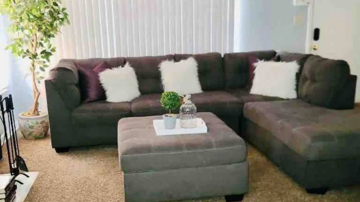 Gary House | Charming and spacious 3-bedroom townhome with WiFi and amenities in Gary