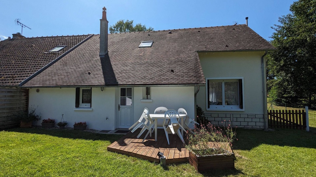 Montereau Cottage | Charming and Spacious Cottage near Montargis & Sully-sur-Loire with Private Garden and Parking
