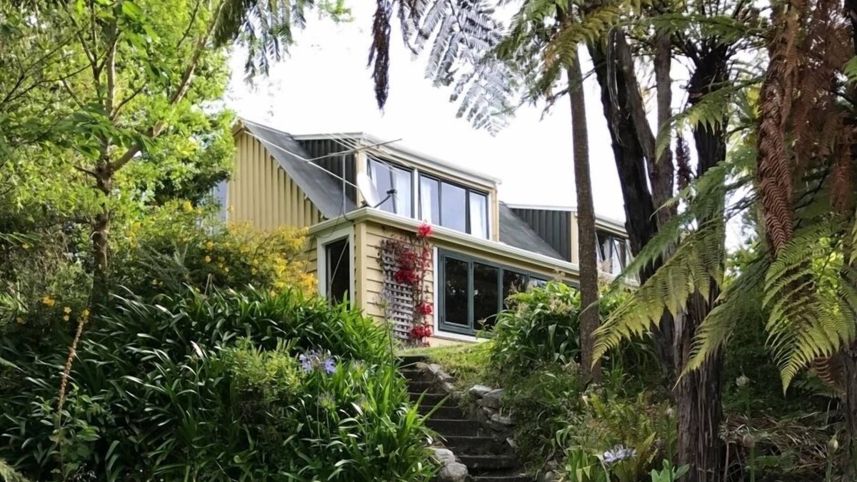 Parapara House | Charming and spacious holiday hideaway with pool