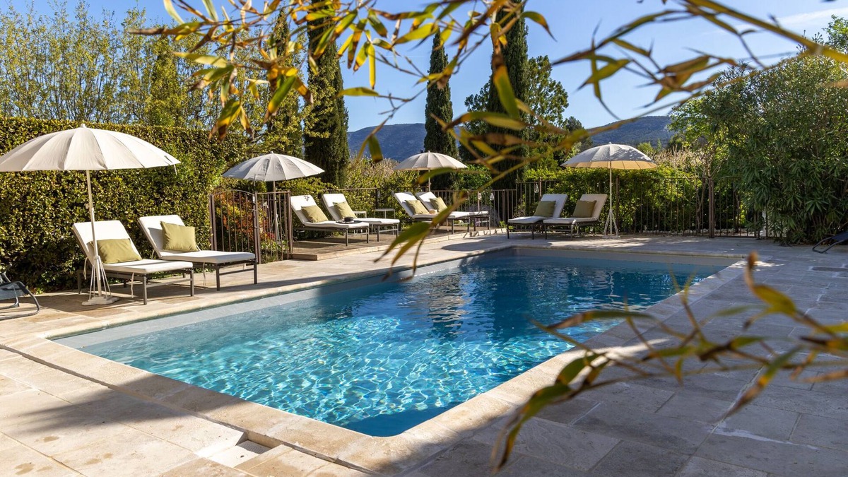 Lagnes Cottage | CHARMING AND STANDING RENTAL IN PROVENCE nIn the heart of a family estate