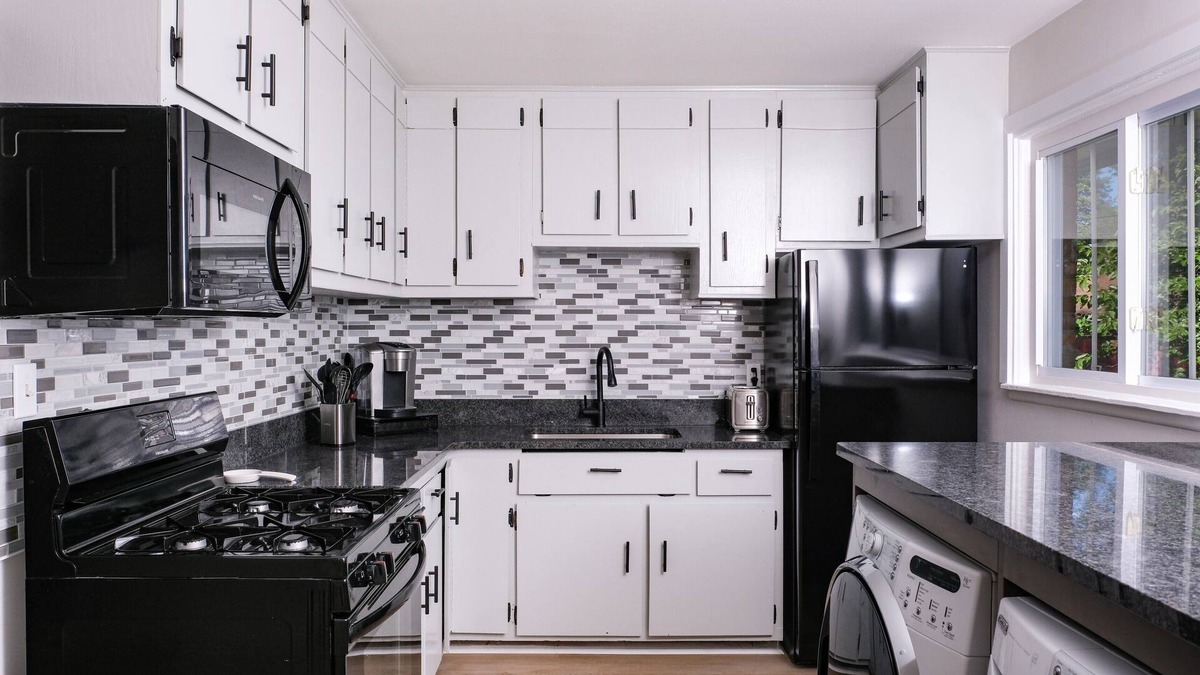 Oak Park House | Charming and Stylish Gem in the heart of Metro Detroit