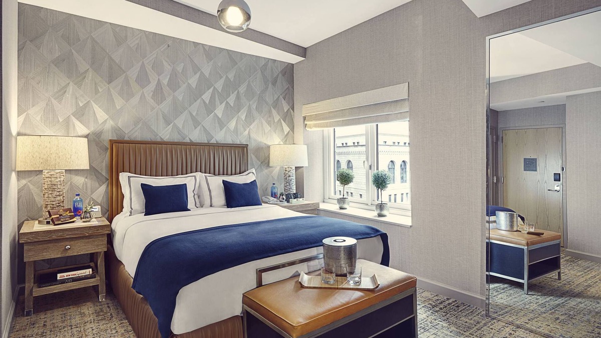 Financial District Hotel | Charming and Stylish Queen Bedded Room with Modern Comforts in Prime Location