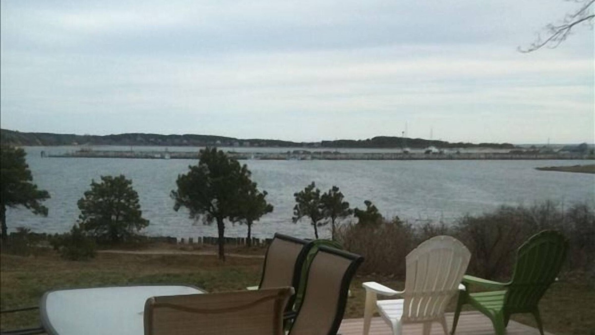 Wellfleet House | Charming antique waterfront home overlooking wellfleet harbor
