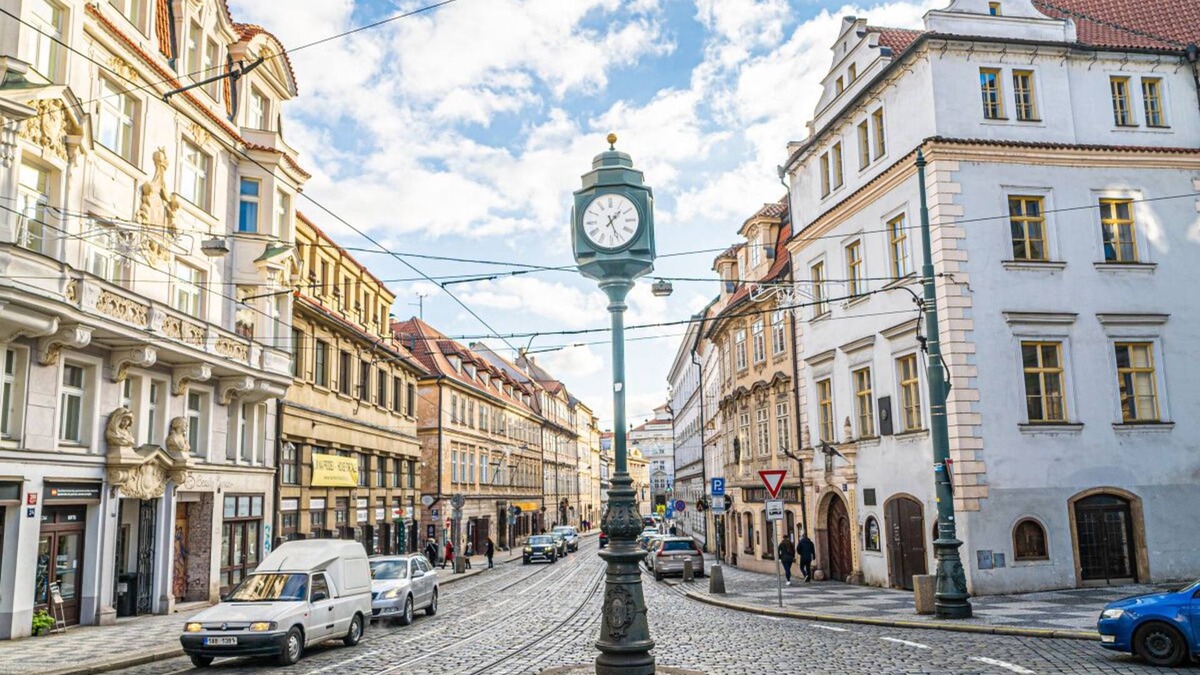 Mala Strana Apartment | Charming Apartment in 400 yr old House, 4 Mins walk from the Charles Bridge