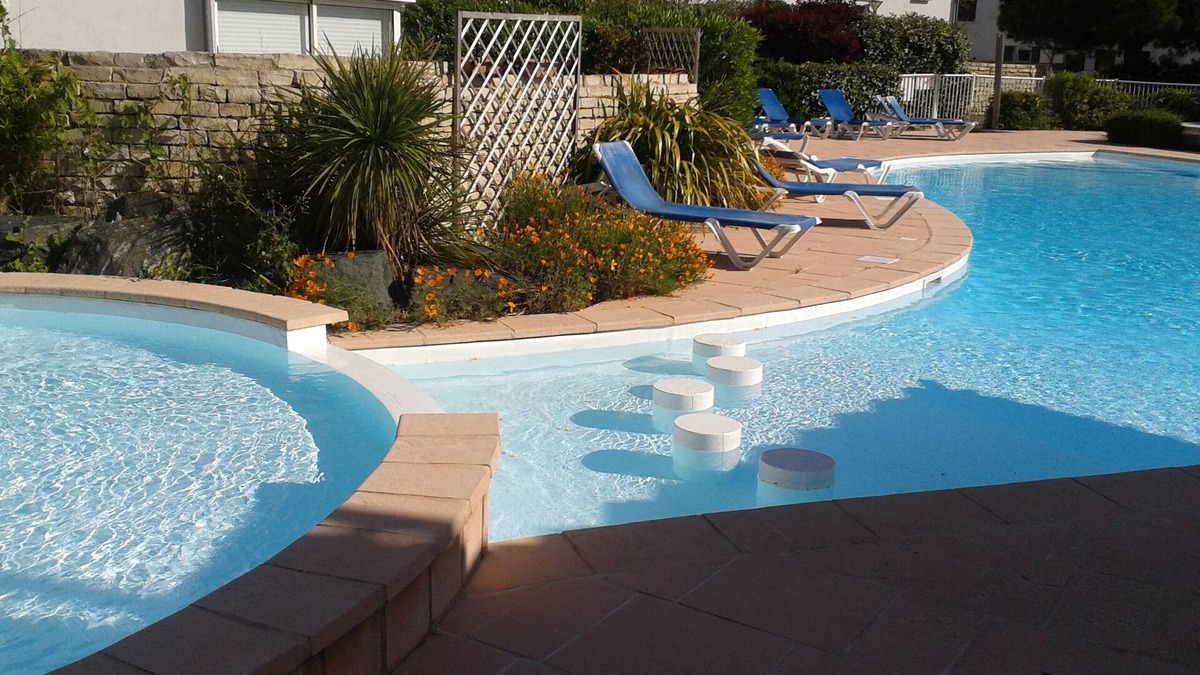 La Couarde-sur-Mer Apartment | Charming apartment 100 m from the beach with garden in res. with a pool