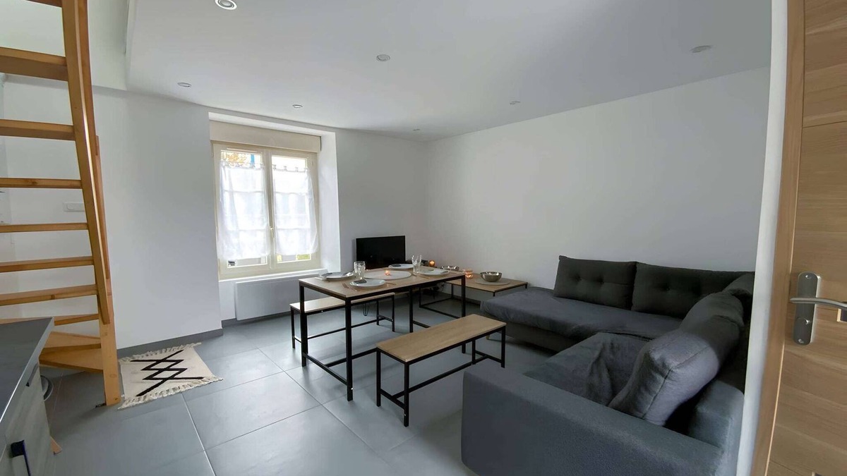 Parigne-lʼEveque Apartment | Charming Apartment Close to the Circuit