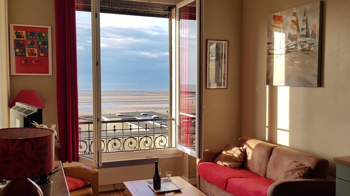 Trouville-sur-Mer Apartment | Charming apartment facing the sea, direct access beach, 4 Pers