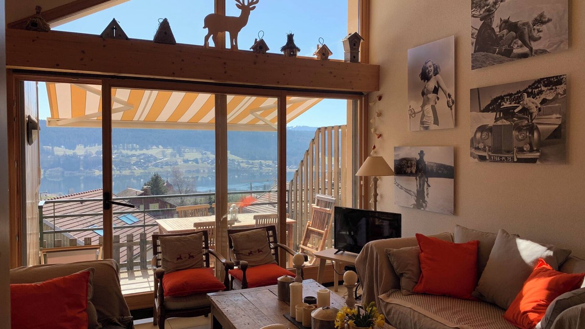 Les Grangettes Apartment | Charming apartment on Lake Saint-Point