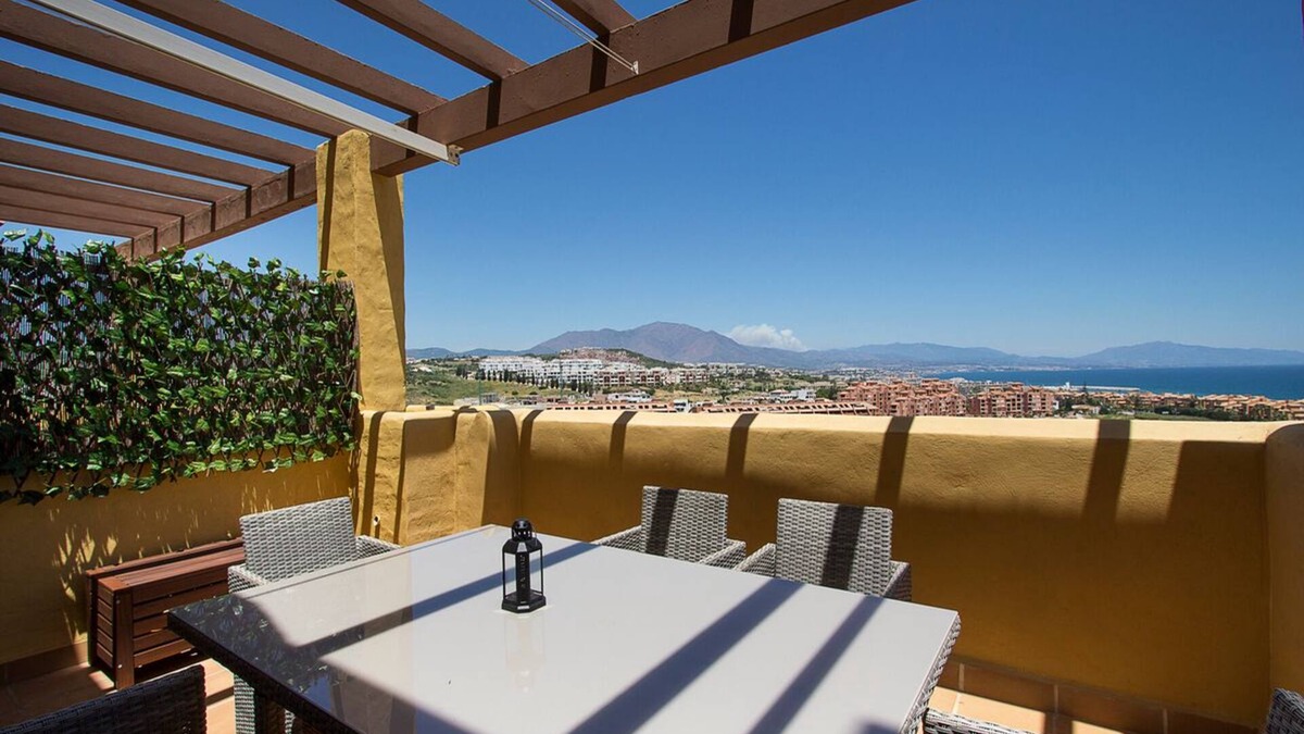 Puerto de la Duquesa Apartment | Charming apartment close to the beach.