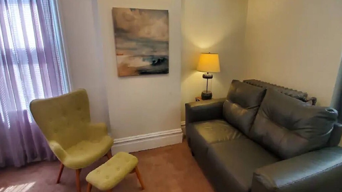 Lemay Apartment | Charming Apartment Great For Traveling Nurses